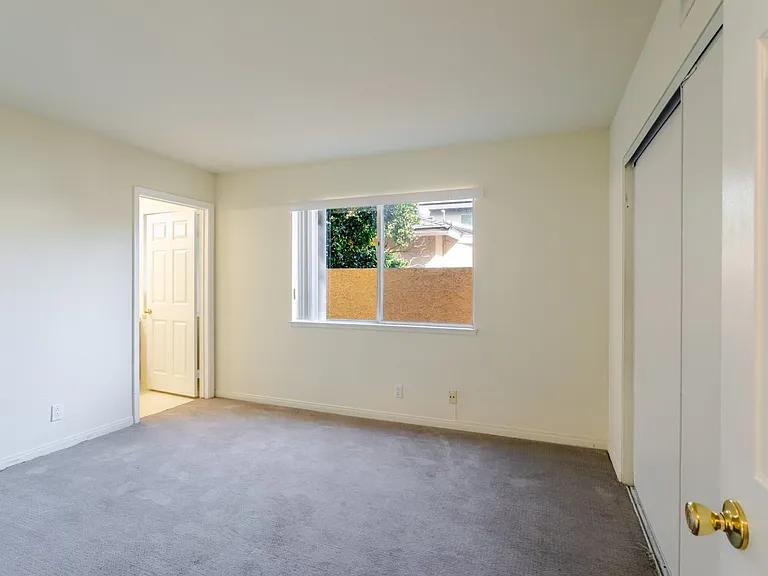7306 Newcastle Ave — Photo 31