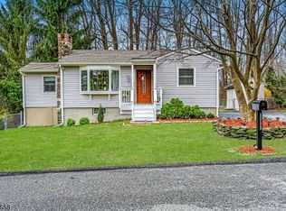 203 Canadawa Rd, Highland Lakes, NJ 07422