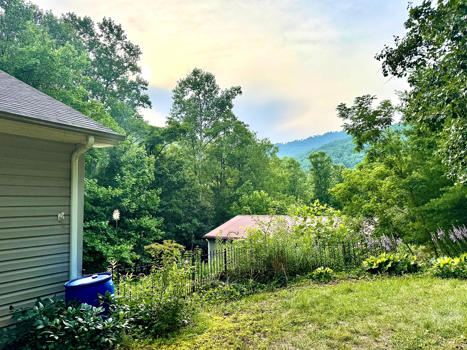 3 bed, 1624 sqft, $2,300 — Photo 3