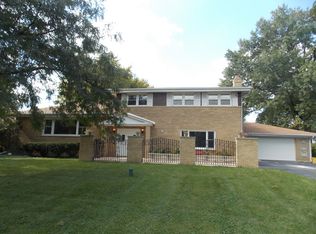 834 S Center St, Bensenville, IL 60106