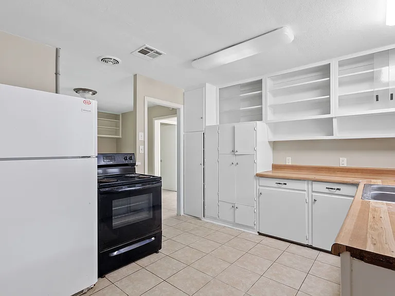 3450 Taylor St — Photo 4