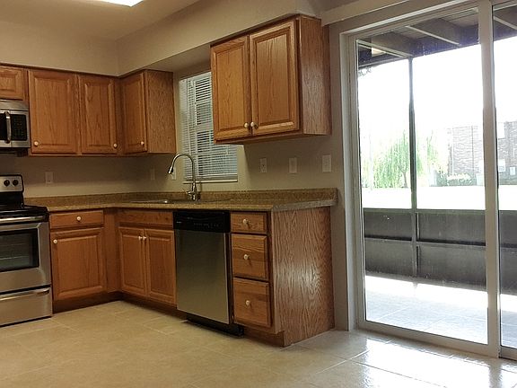 4th image of 1920 E Edgewood Dr