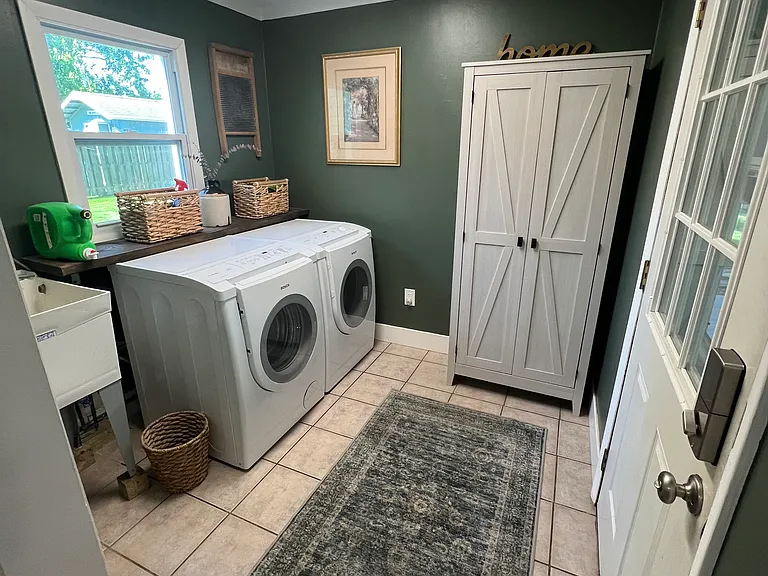 428 Lynn Dr — Photo 8