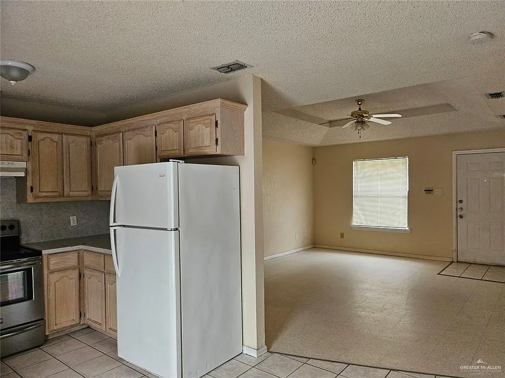 2 bed, 2.0 bath, 4480 sqft, $825 — Photo 4