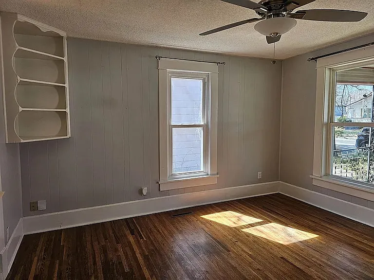 220 S Millwood Ave — Photo 5