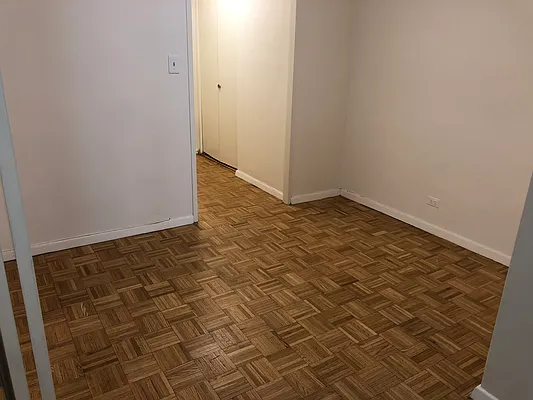 Rented by R New York | media 50