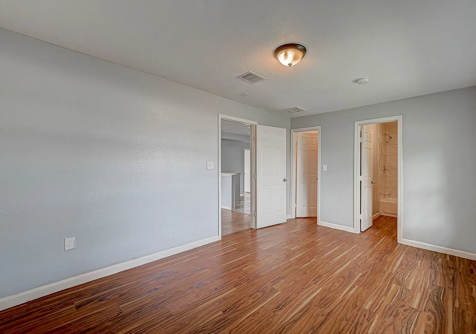Beautiful 2-Bed, 2-Bath Home Near the Texas Medical Center! — Photo 4
