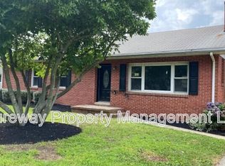 28295 School House Rd, Columbus, NJ 08022