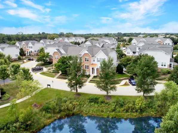 86 Arcadia Ln, Lake Zurich, IL 60047