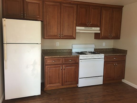 5th image of 371 Dale Dr
