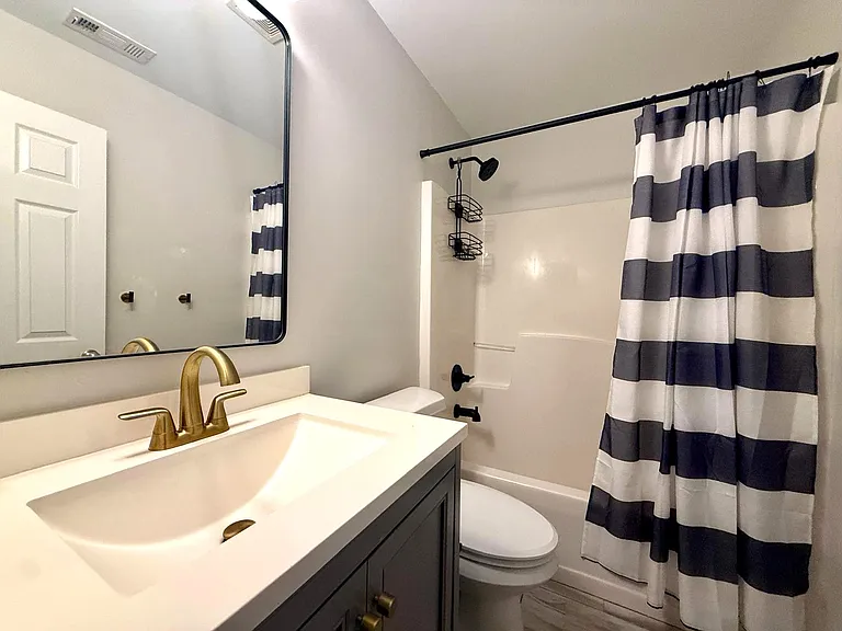 6085 Bentley Way — Photo 14