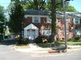 2 Manor Dr, Red Bank, NJ 07701