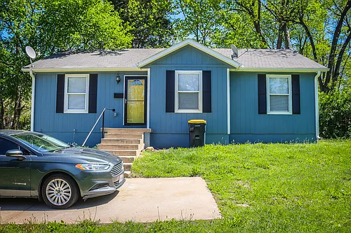 3867 E 59th St Photo 1