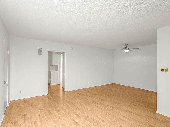 4th image of 939 N Curson Ave APT 2