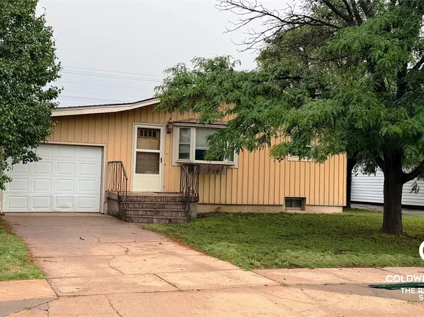 1003 W Campbell St, Garden City, KS 67846