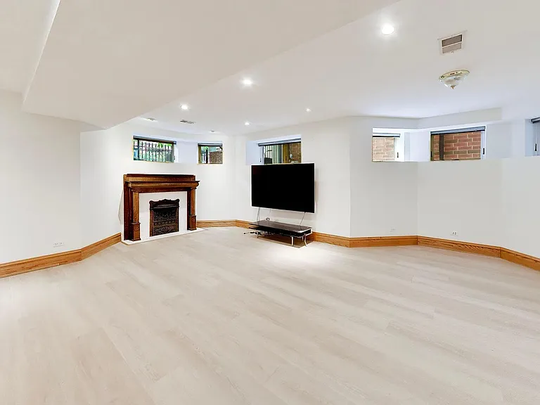 3752 N Wayne Ave — Photo 40