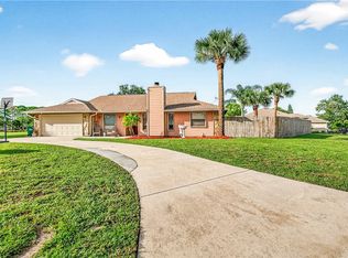 128 La Playa Ln, Sebastian, FL 32958