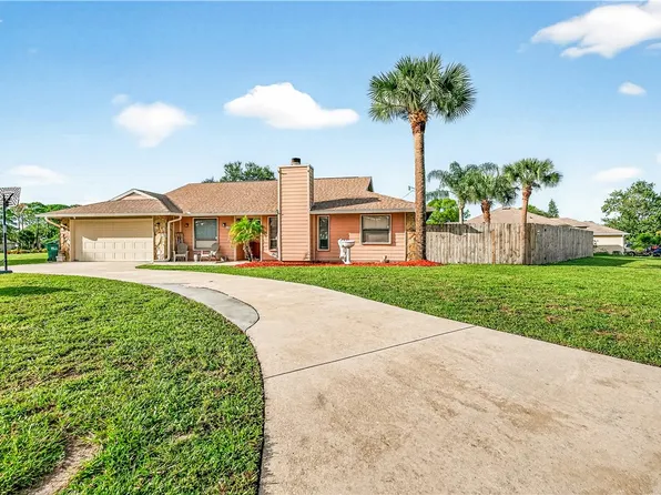 128 La Playa Ln, Sebastian, FL 32958