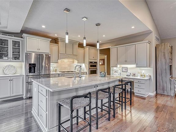4th image of 1087 Chapelhill Dr #325