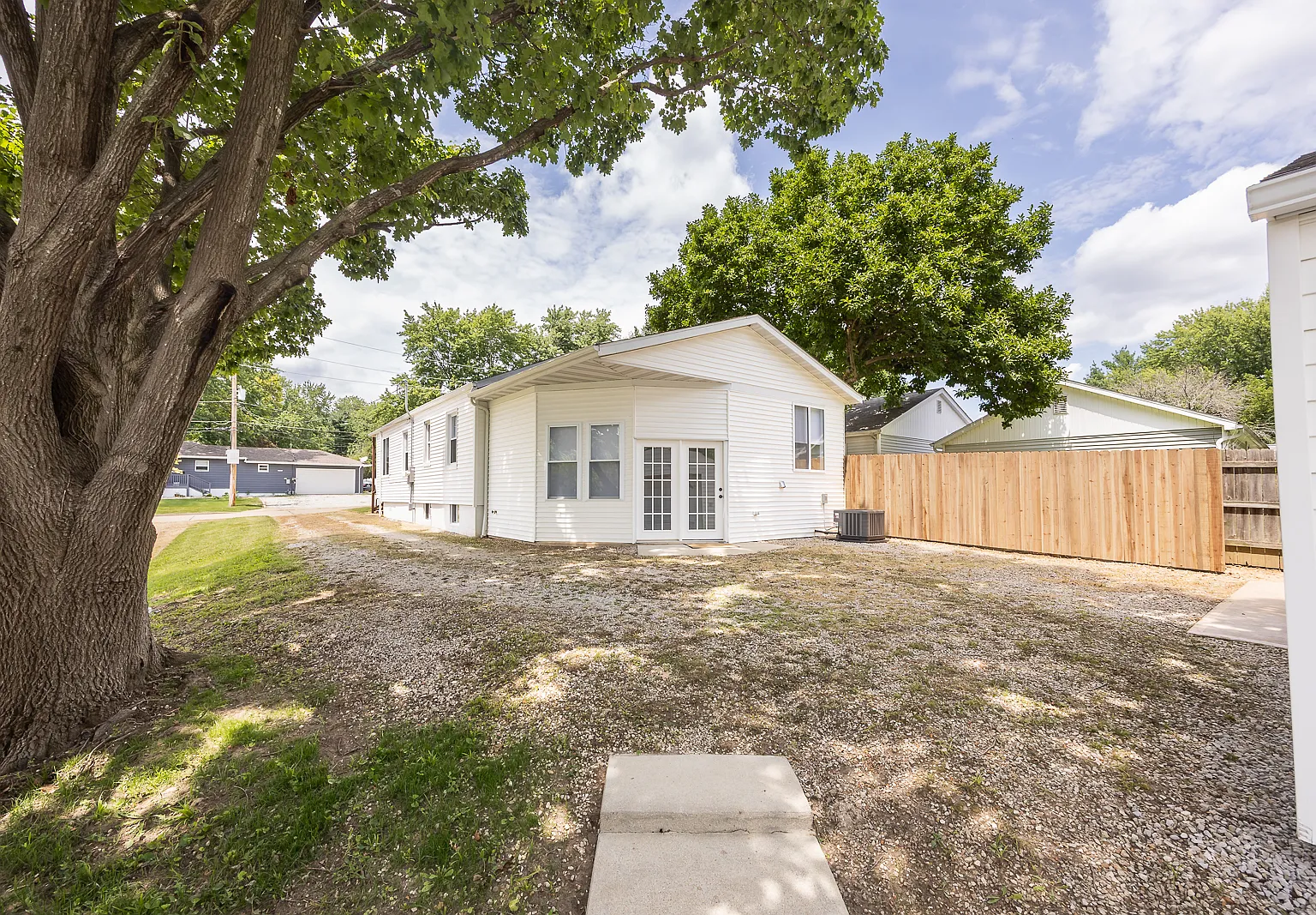 2 bed, 1168 sqft, $2,000 — Photo 3