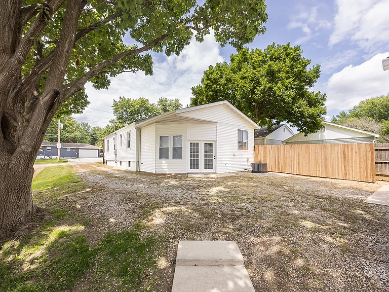 2702 E Main St — Photo 3