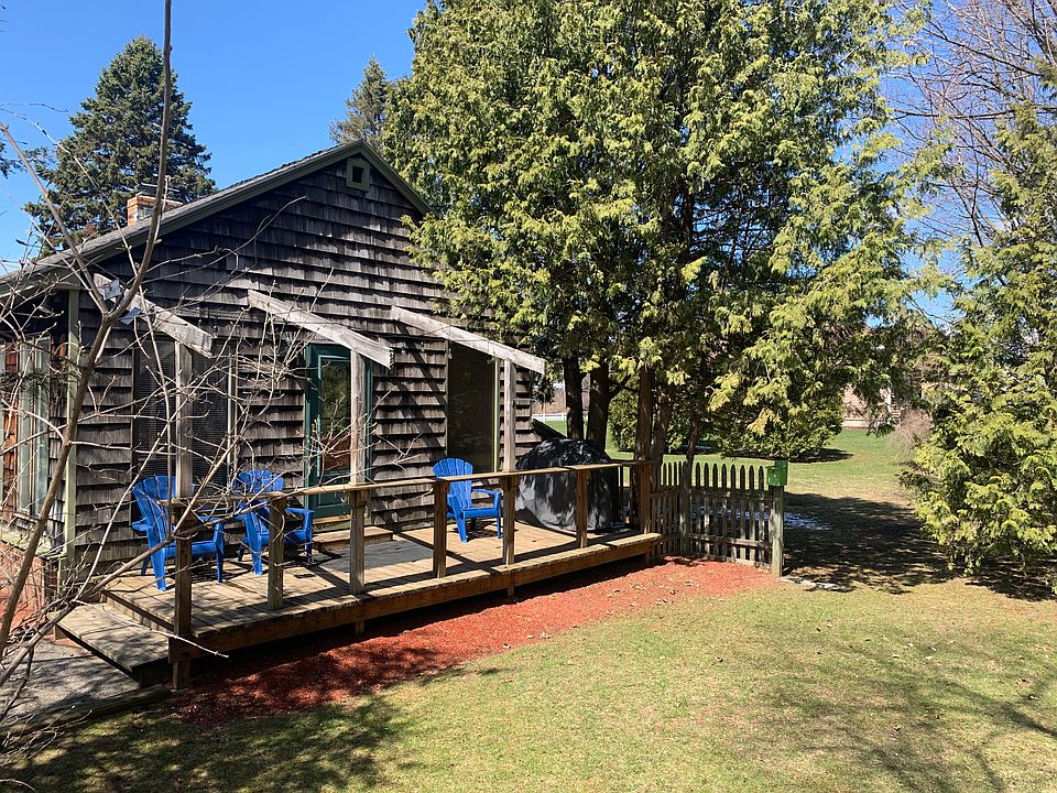 Entertain family and friends on your private deck!