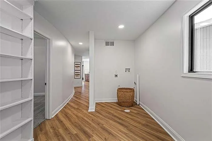 9136 Grant Ln — Photo 10
