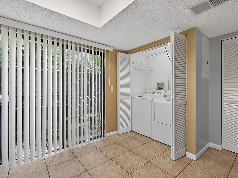 707 Stonewood Ct #19C — Photo 52