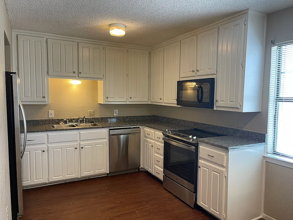 1226 Baylor Ave #121