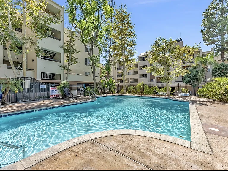 21450 Burbank Blvd #118 — Photo 20