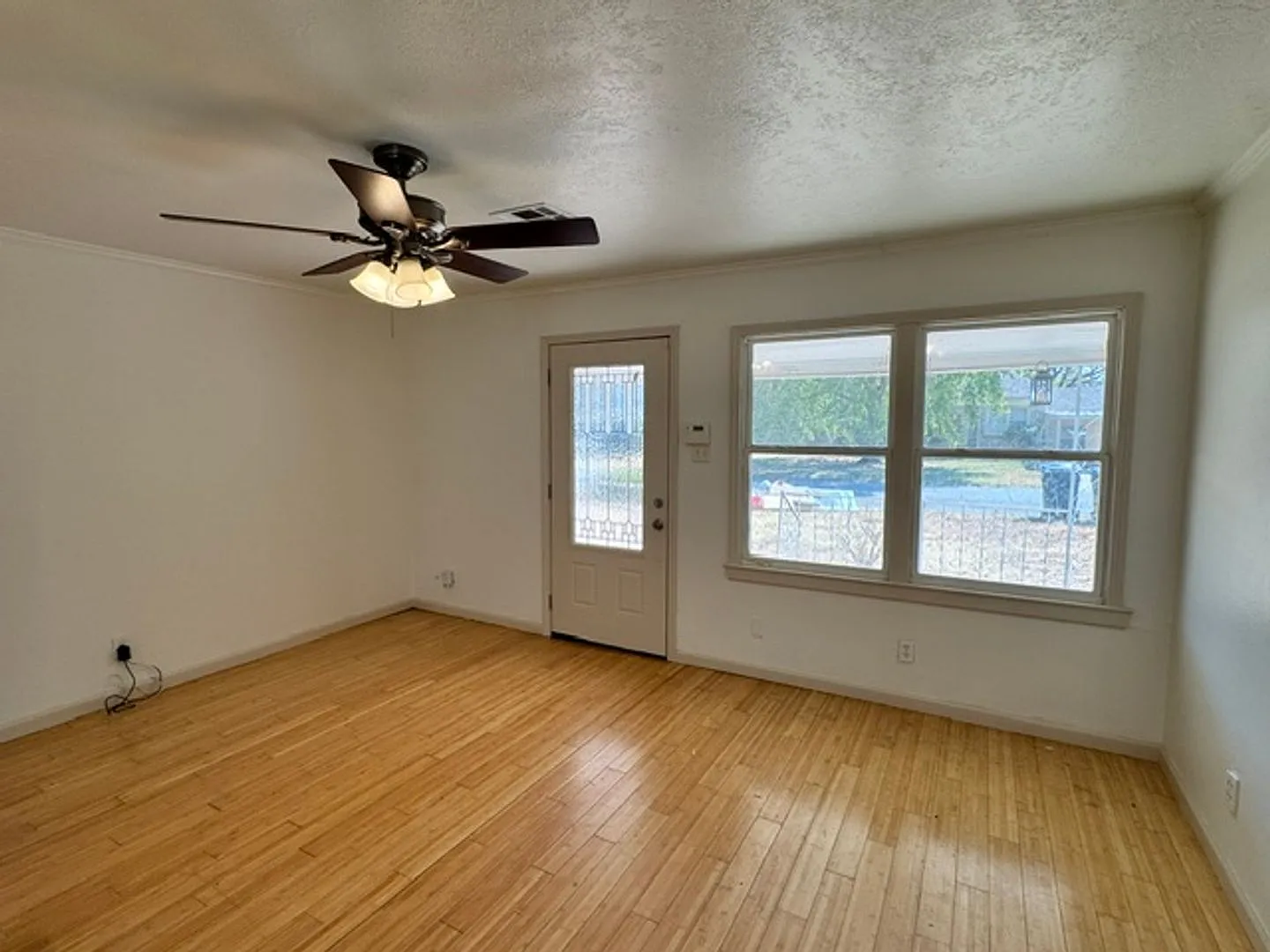 This 2 bedroom 1.5 bath Del city home offers new paint, no carpet for easy living and an updated ... — Photo 2