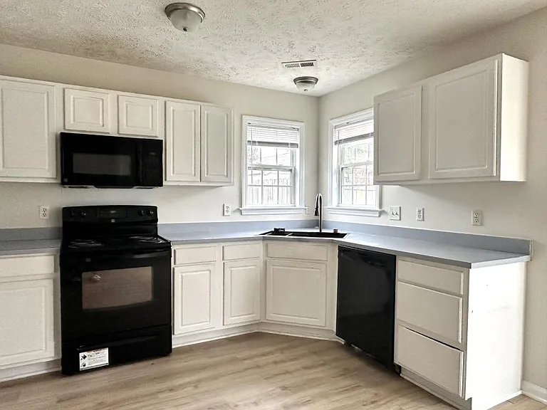 2517 Forest Lodge Dr — Photo 6