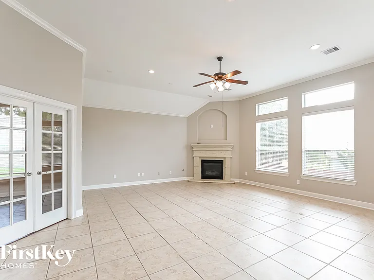 1934 Graystone Hills Dr — Photo 3