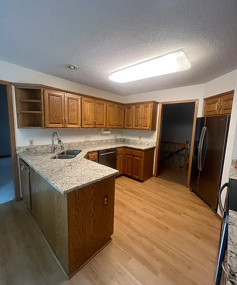 653 Parkwood Cir — Photo 6