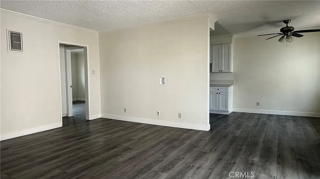 2 bed, 900 sqft, $2,500 — Photo 2