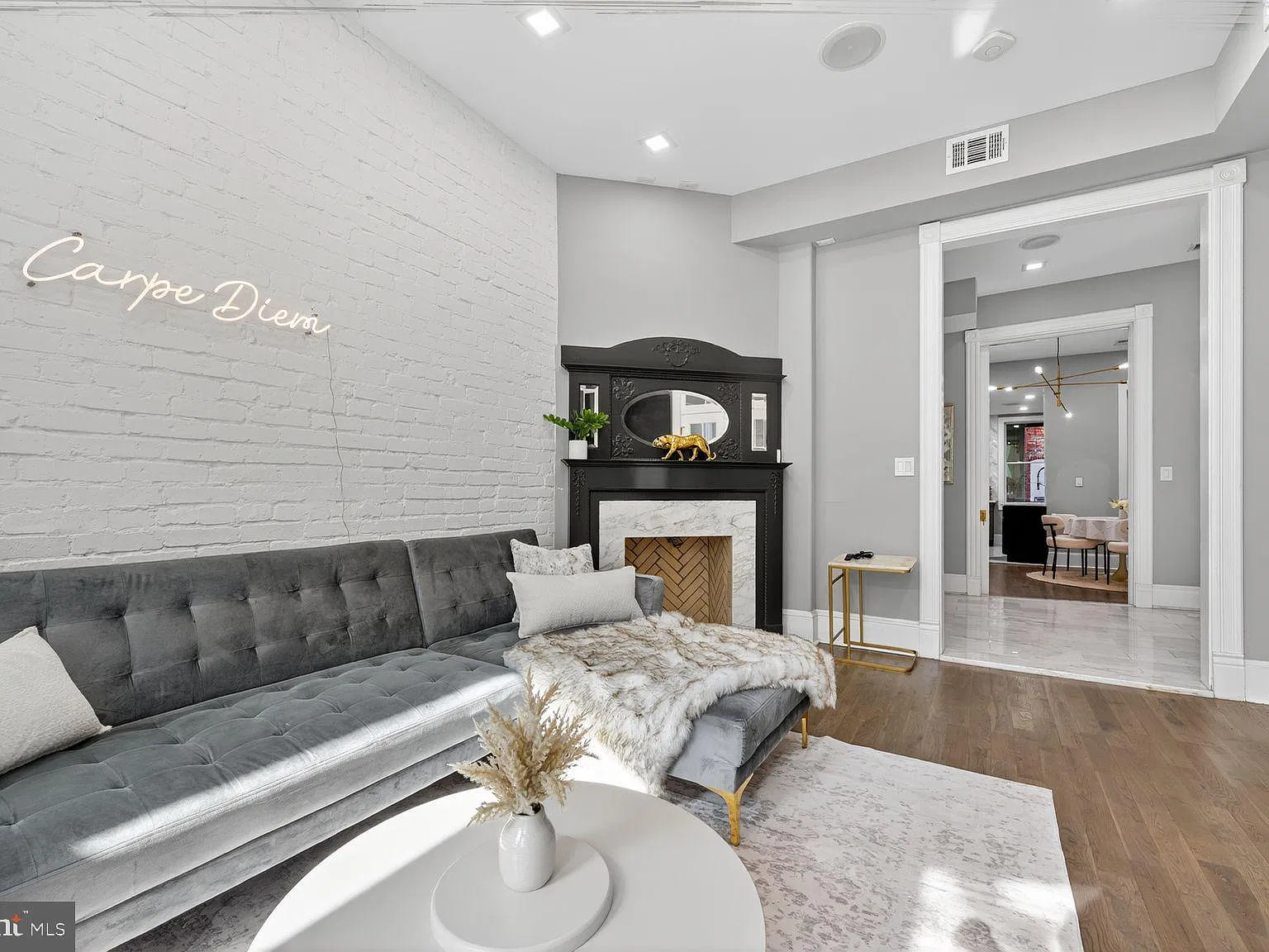 4 bed, 2.5 bath, 2364 sqft, $6,300 — Photo 2