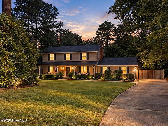 3rd image of 4626 Woodbridge Court