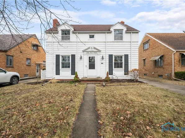 2719 Eastmoreland Dr, Oregon, OH 43616