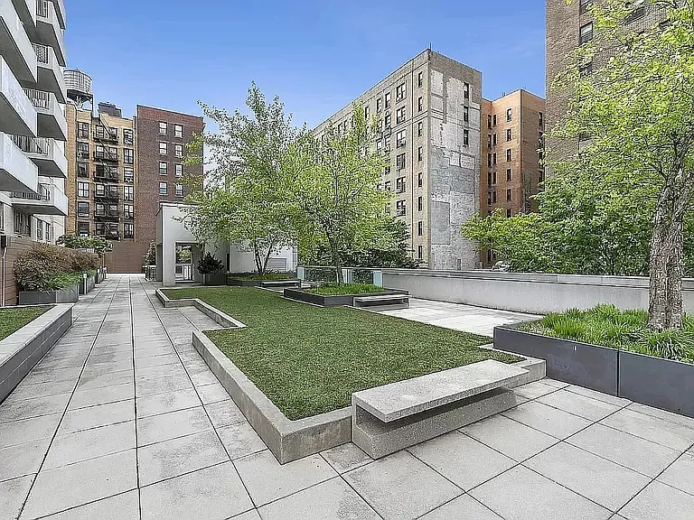 100 W 93rd St #29F — Photo 16