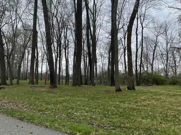 Joy Dr, Sullivan, IN 47882