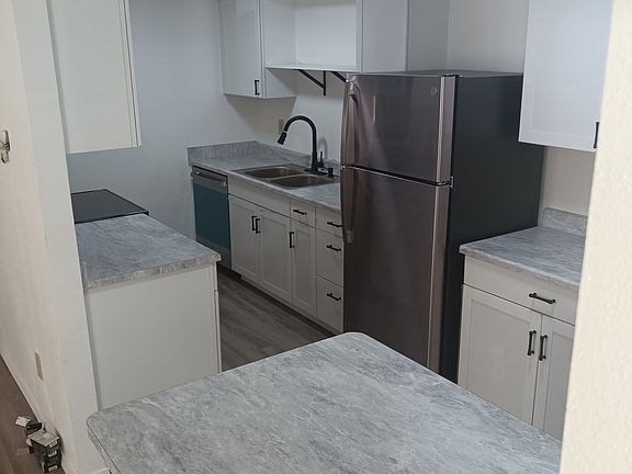 5th image of 15519 Garden St Side B