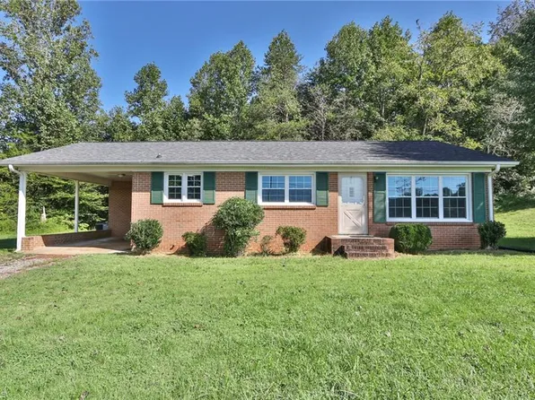 4003 Over The Hill Ln, Boonville, NC 27011