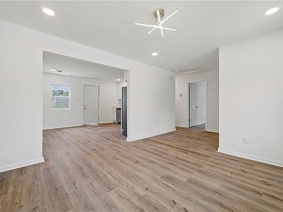 5th image of 123 Ash Ave