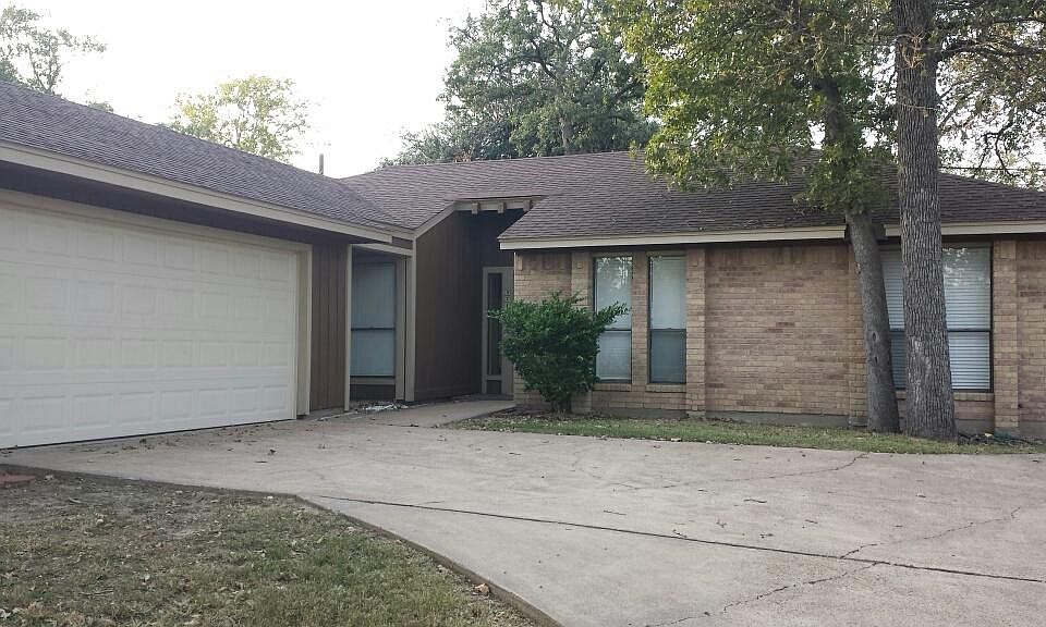 1st image of 3718 Valley Oaks Dr
