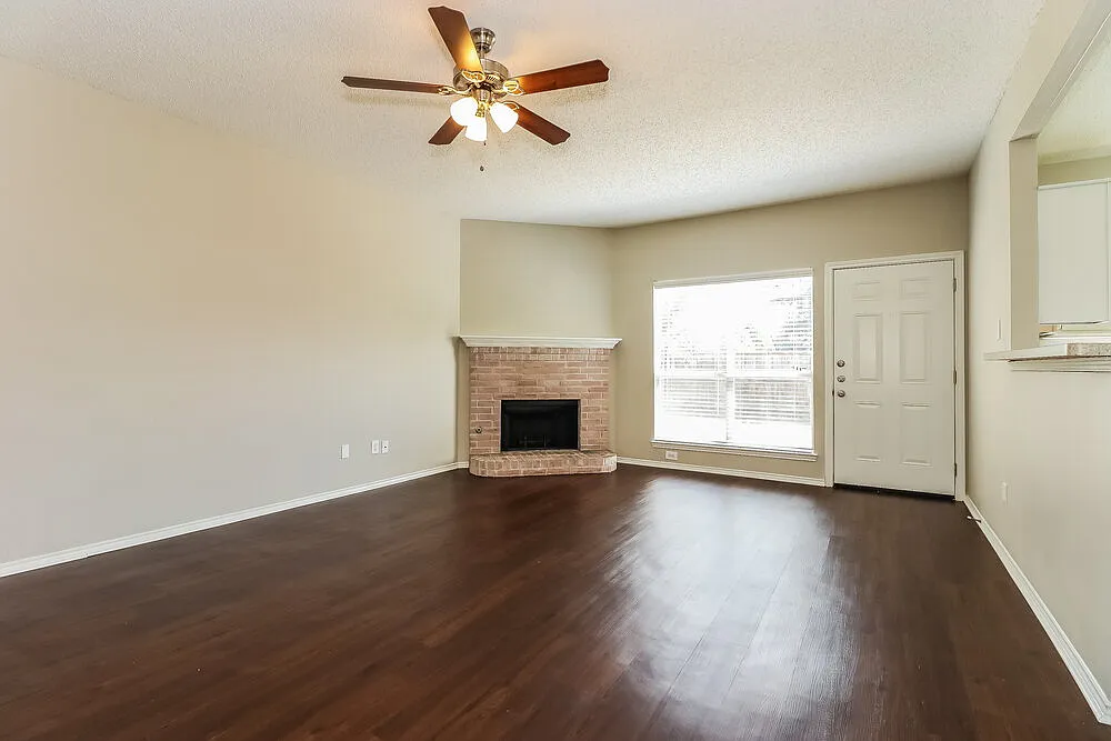3 bed, 2.5 bath, 1969 sqft, $2,845 — Photo 2