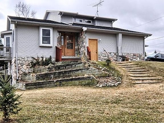 3rd image of 911 Delphine Dr