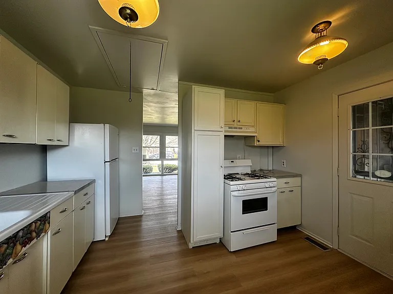 1249 Helmen Dr — Photo 4