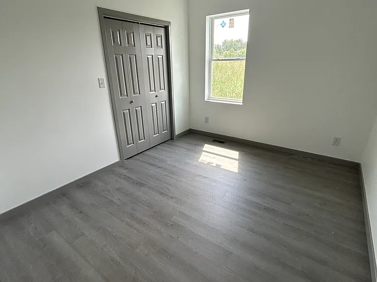 235 Iowa St — Photo 14