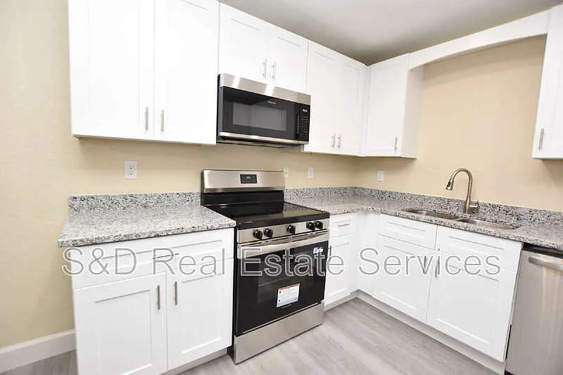 3 bed, 2.0 bath, 1108 sqft, $1,660 — Photo 3