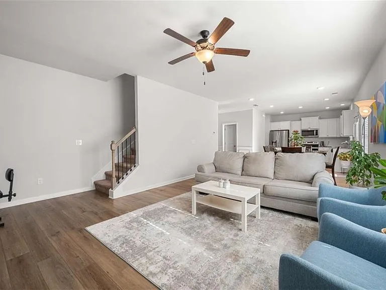 925 Lakehaven Ln — Photo 10